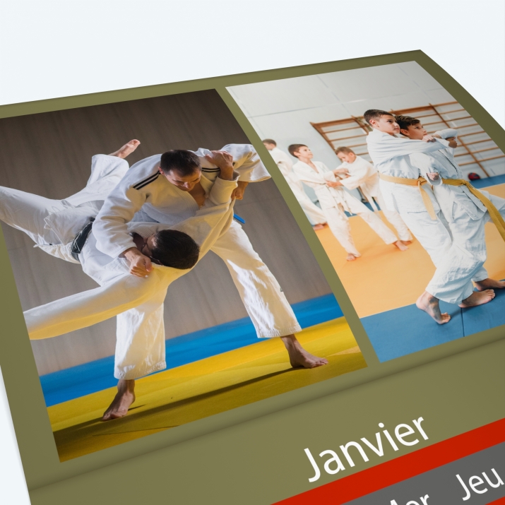 Calendrier agrafé Classic - Nombre de photos, logos et texte illimité