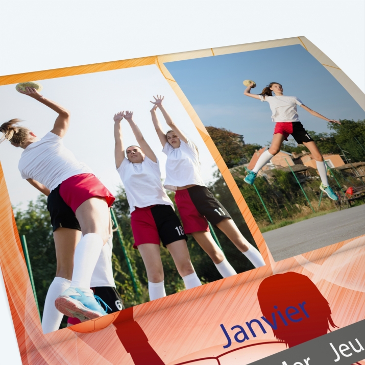 Calendrier agrafé Classic - Nombre de photos, logos et texte illimité